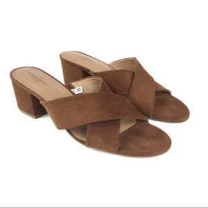 Womens Heels Size 11 American Eagle
Brown Faux Suede Open Toe Criss Cross
